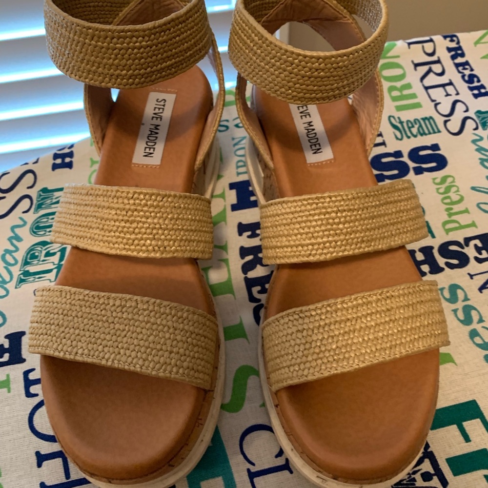 Wedge sandals size 6.5 (non-negotiable on price)